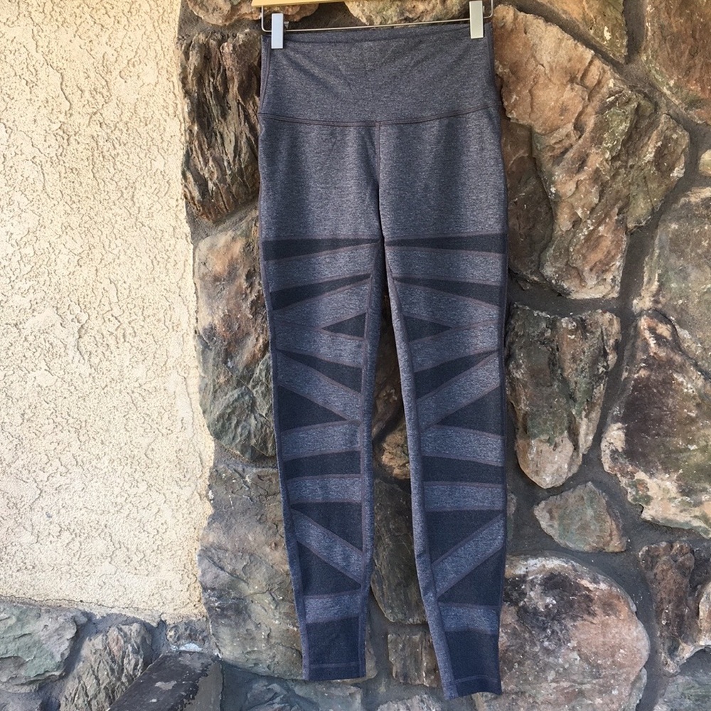 Lululemon Wunder Under HR tight *SE tech size 8